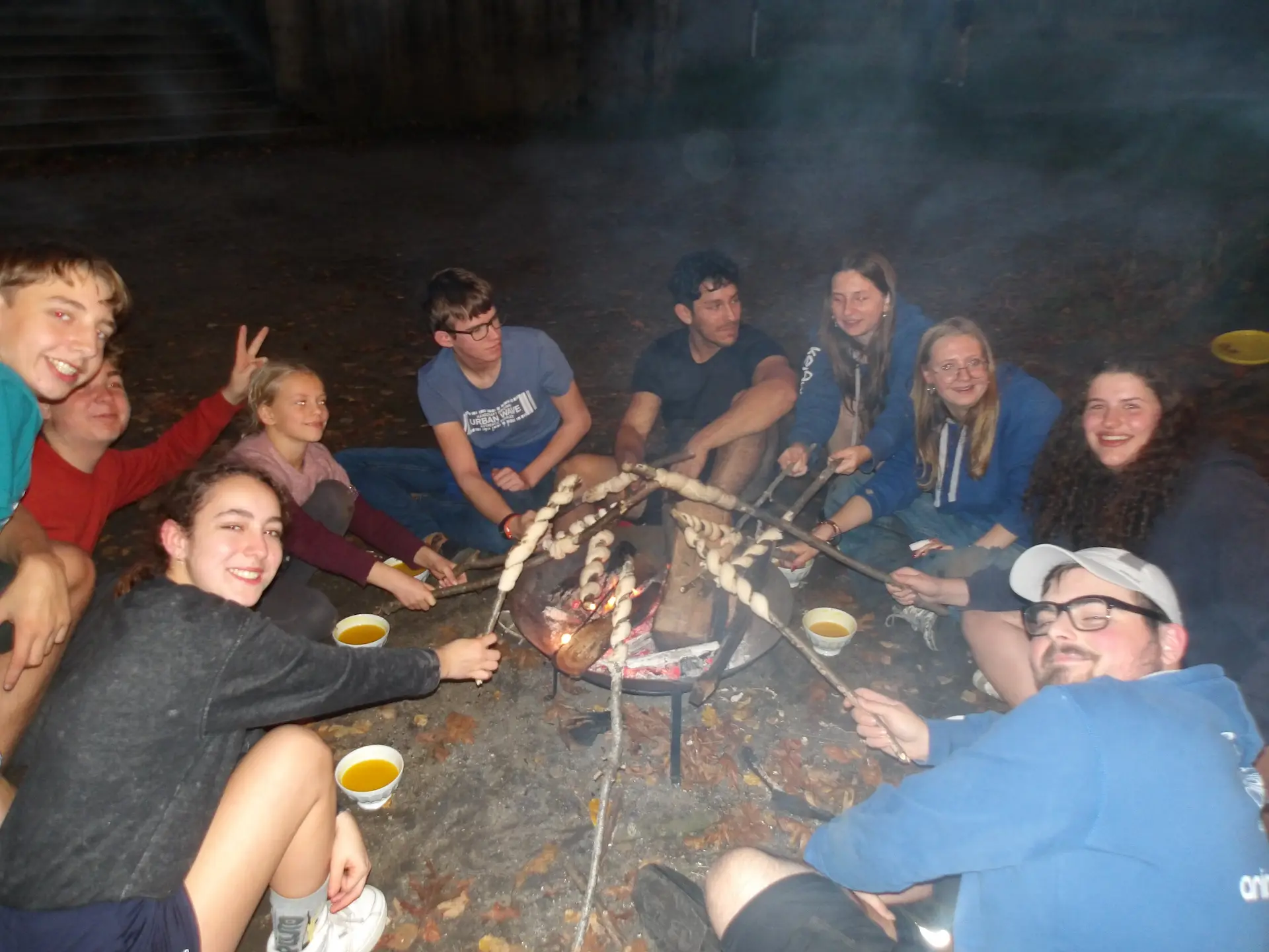 Leidingsweekend Kena 2024 Brood maken rond het kampvuur
